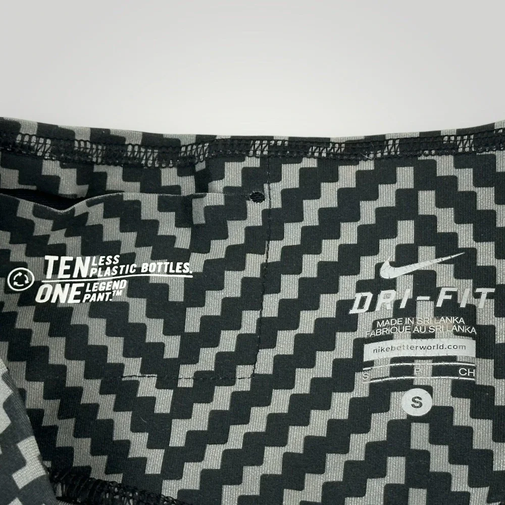 Nike Dri Fit Capri Leggings Womens S Black Gray Geometric Athletic Workout Pants